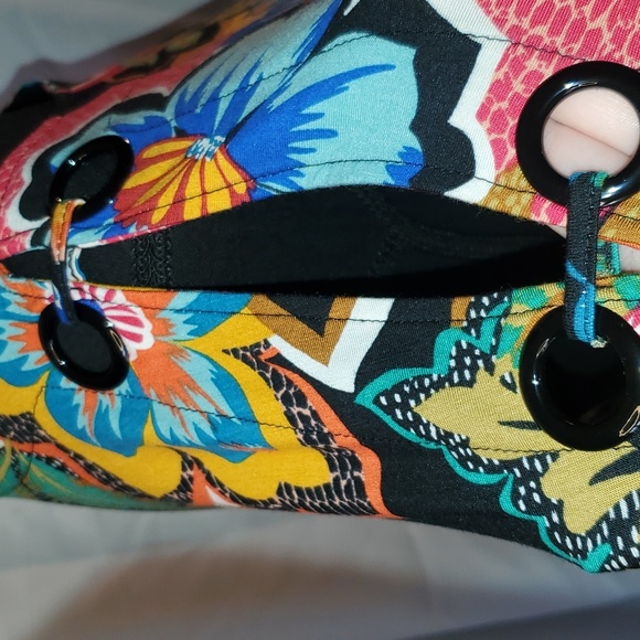 2/$20 Floral Top - Picture 3 of 4